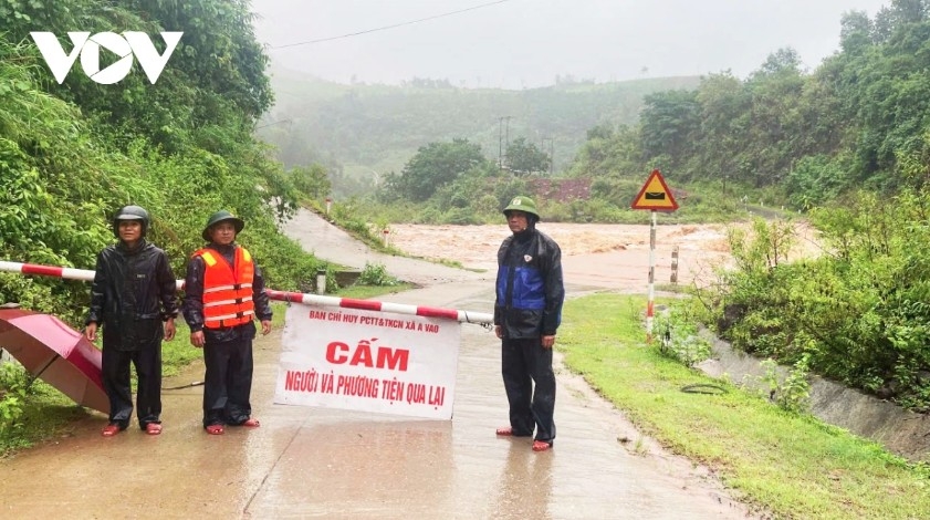Forces deployed to block access in flooded areas