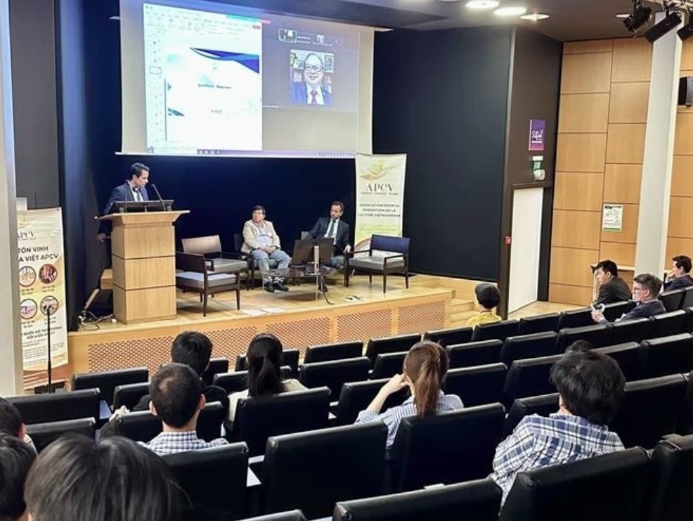 Assoc. Prof. Dr Nguyen Viet Nhung, Dean of Medicine at University of Medicine and Pharmacy, Vietnam National University (VNU) Hanoi, speaks online on Vietnam’s digital transformation strategy in medical education.