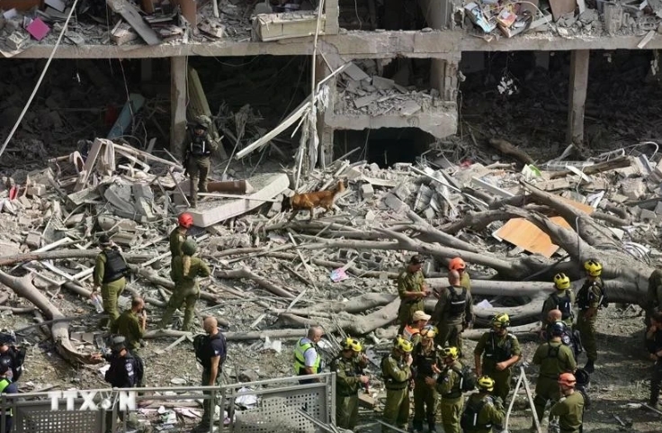 A building destroyed following Iran's attack in Tel Aviv, Israel. (Photo: Xinhua/VNA)
