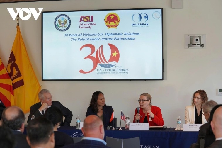 Leaders of major US corporations, Vietnamese-American businesses, and scholars from US academic institutions attend the event