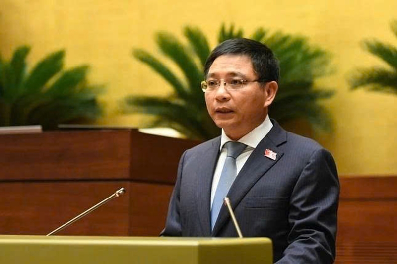 Minister of Finance Nguyen Van Thang presents a draft resolution on the establishment of an international financial centre in Vietnam