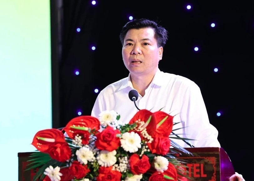 Nguyen Manh Cuong, Director of the provincial Department of Culture and Sports, speaks at the conference