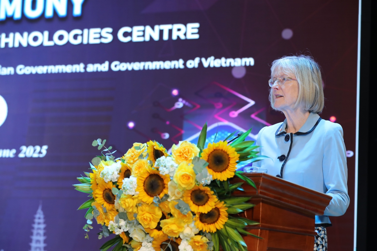 Australian Ambassador to Vietnam Gillian Bird speaks at the event