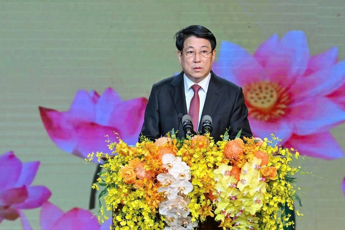 State President Luong Cuong speaks at the ceremony.