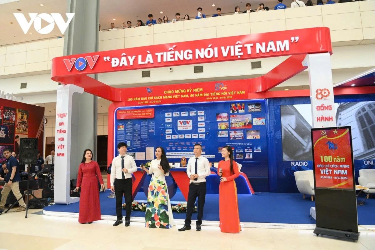 VOV artists perform traditional and contemporary music to celebrate the booth’s opening.