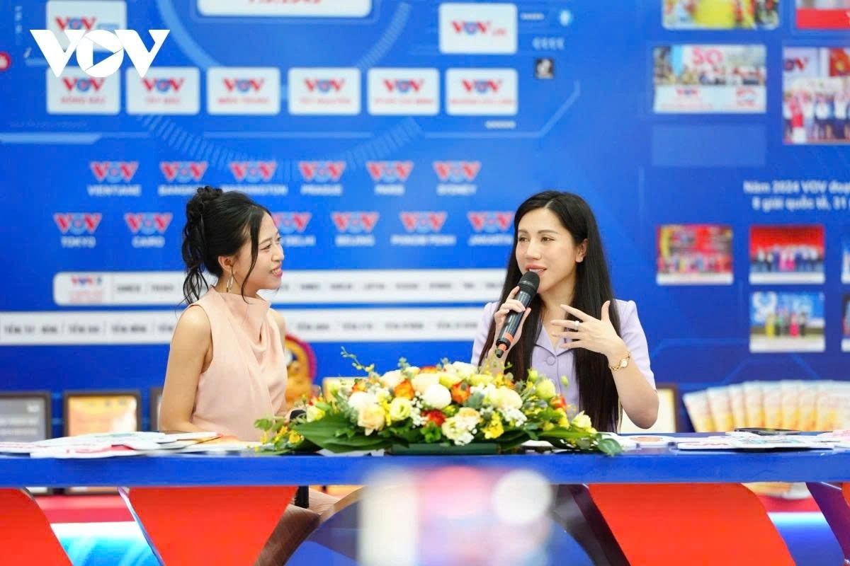 Here, young people have the chance to try working as MCs, share their stories and feelings while sitting in front of the camera, and engage directly with live listeners and viewers.