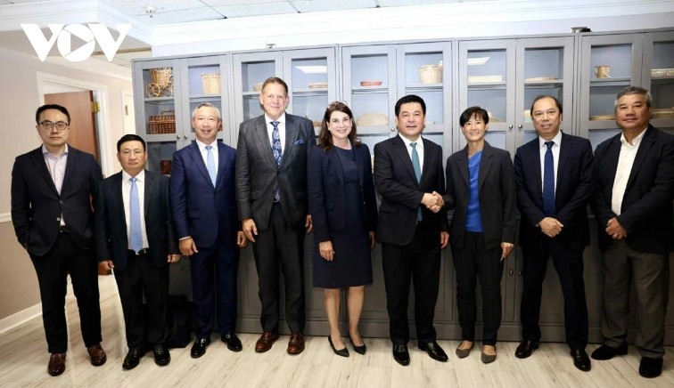 Representatives of the delegation and Exxon Mobil Corporation