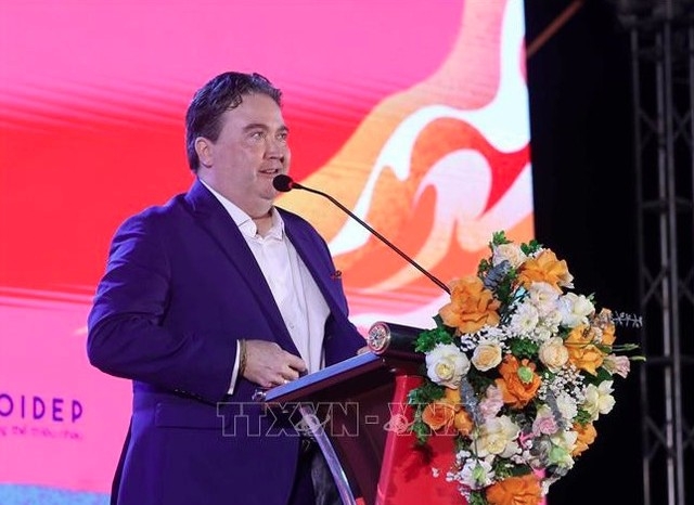 US Ambassador to Vietnam Marc Knapper speaks at the event. (Photo: VNA)