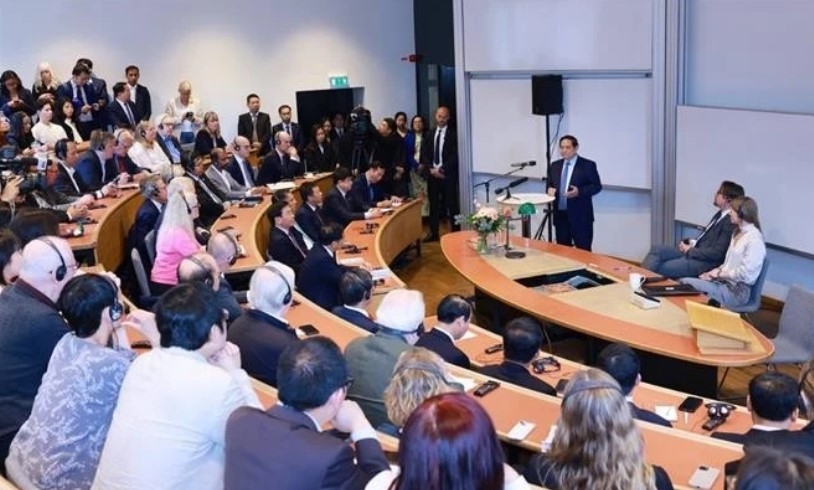 Prime Minister Pham Minh Chinh delivers a policy address at the Stockholm School of Economics as part of his ongoing visit to Sweden.
