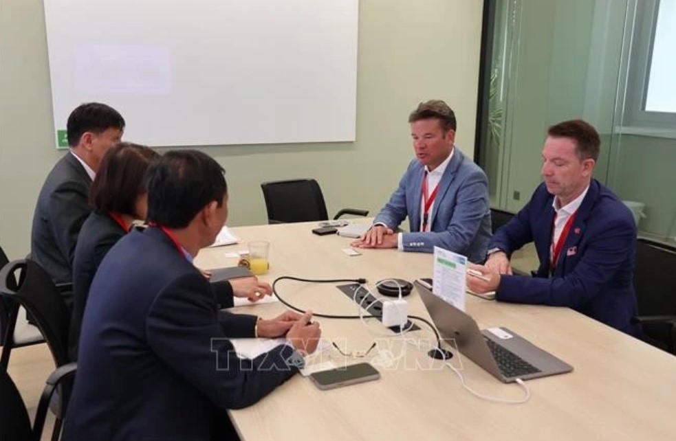 Representatives from Vietnamese localities meet with Swiss partners on the sidelines of the dialogue