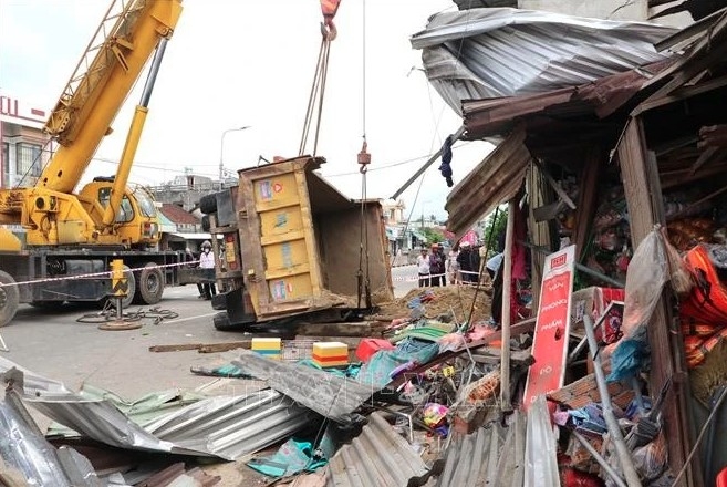 A traffic accident happens in the central province of Quang Ngai on May 26.