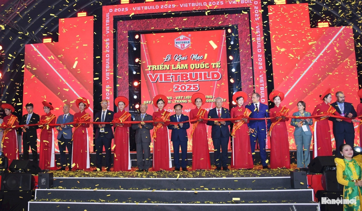 At the opening ceremony (Photo: hanoimoi.vn)