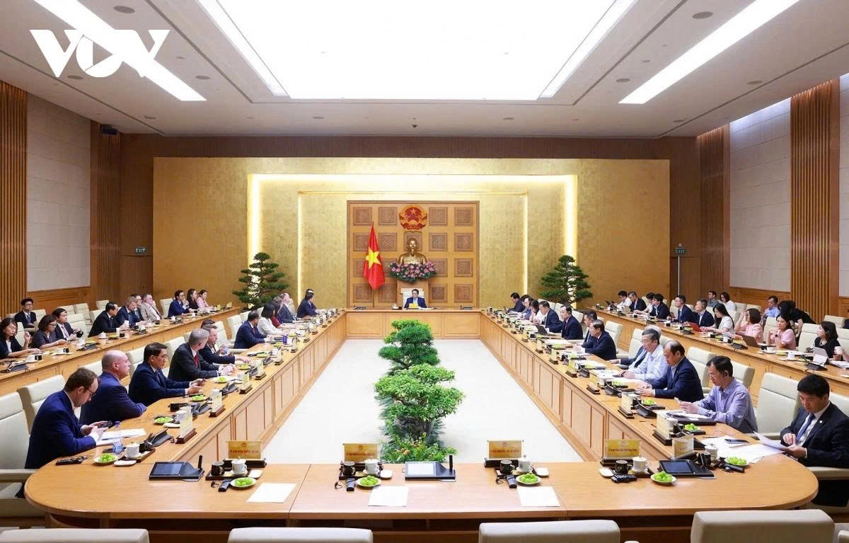 Prime Minister Pham Minh Chinh chairs a high-level dialogue with British businesses operating in Vietnam, in Hanoi on June 28