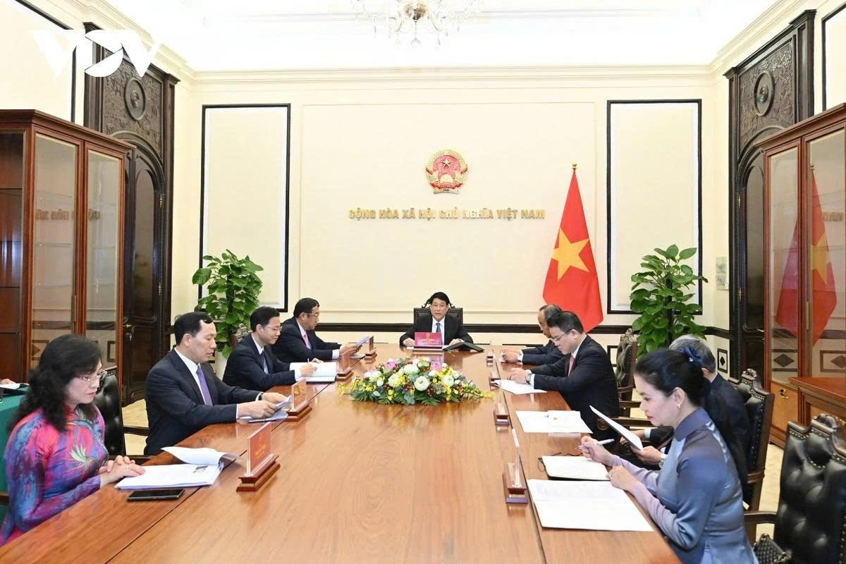 This is the first phone conversation between the RoK President and his Vietnamese counterpart since he takes office.