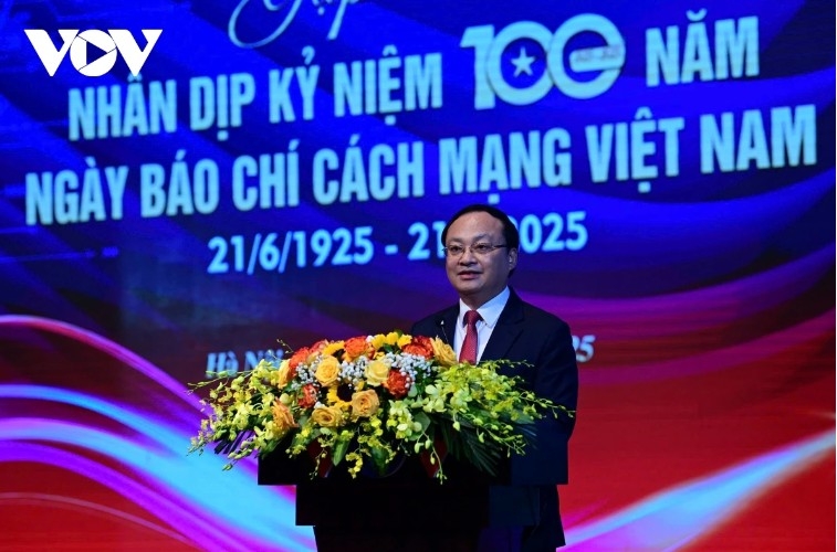 VOV President Do Tien Sy speaks at the event, affirming the Vietnam Revolutionary Press's indispensable role in every stage of the nation’s revolution.