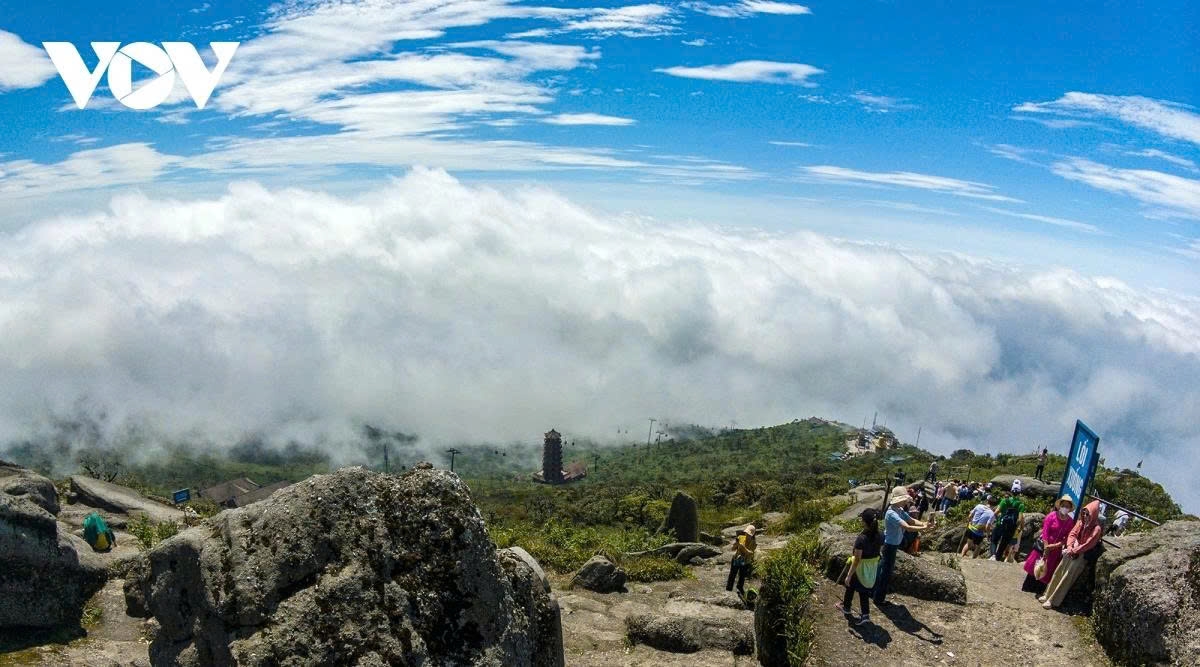 The Yen Tu – Vinh Nghiem – Con Son, Kiep Bac Complex is located within the geographic area of the Yen Tu Mountain Range in northeastern Vietnam, a sacred and legendary landscape deeply rooted in the spiritual consciousness of the Vietnamese people. The complex comprises hundreds of historical and scenic sites, currently falling within the boundaries of six special national relic zones, spanning three localities - Quang Ninh, Hai Phong and Bac Ninh.