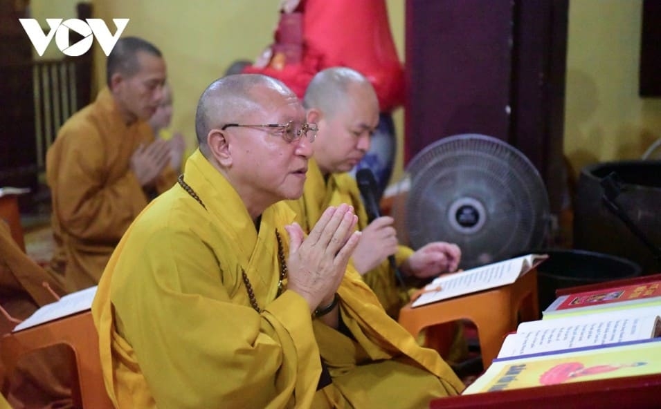 Most Venerable Thich Gia Quang, Vice President of the Vietnam Buddhist Sangha (VBS)’s Executive Council, presides over the ceremony.