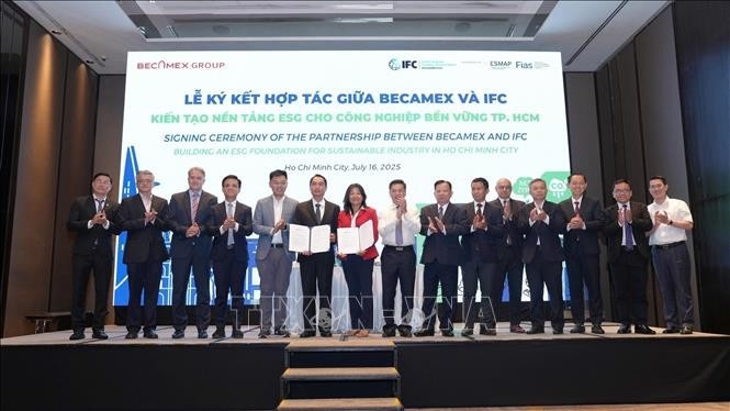 At the signing ceremony for the partnership between Becamex Binh Duong and IFC in HCM City on July 16, 2025
