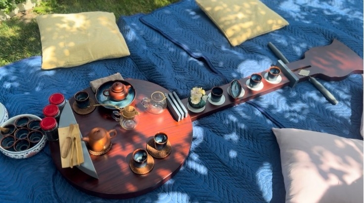Dan Nguyet tea table by artisan Nguyen Ngoc Tuan and Song Hy Tra featured at the festival   (Photo:VNA)
