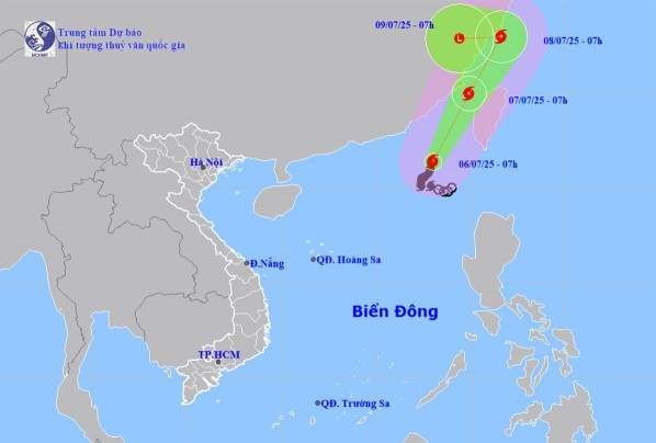 Forecast track and affected areas of Storm No. 2 as of 7:00 a.m. on July 6. (Source: NCHMF)
