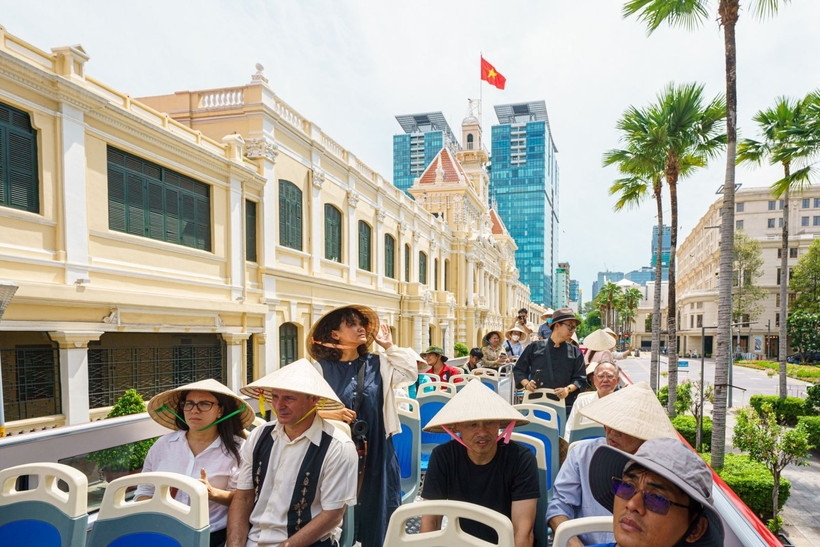 A tour of Ho Chi Minh City on a double-decker bus (Photo: VNA)