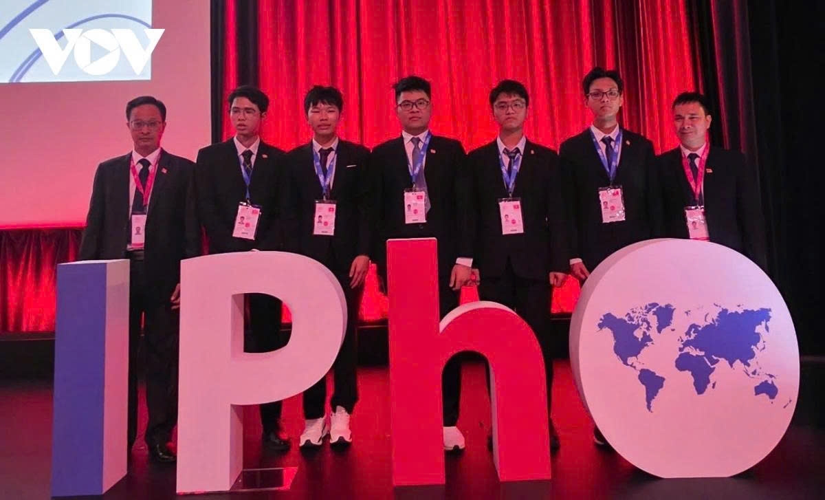 Vietnamese students win medals at 2025 Int’l Physics Olympiad in France