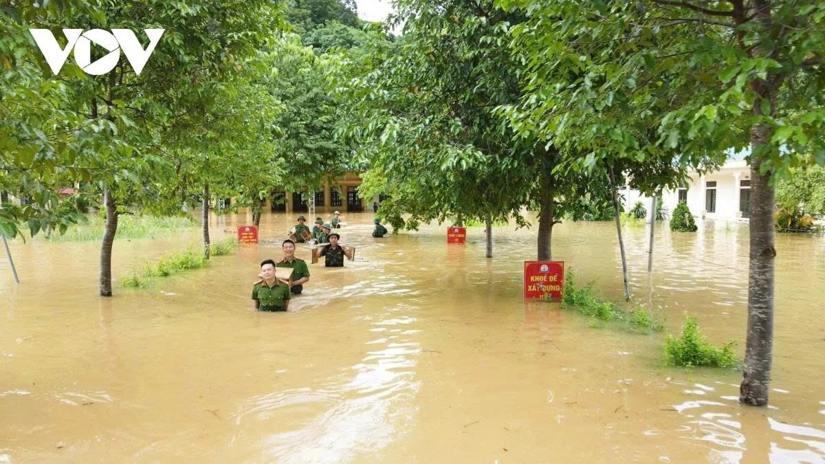 Many areas in Nghe An, especially in mountainous areas, have been isolated by floodwaters in the wake of typhoon Wipha