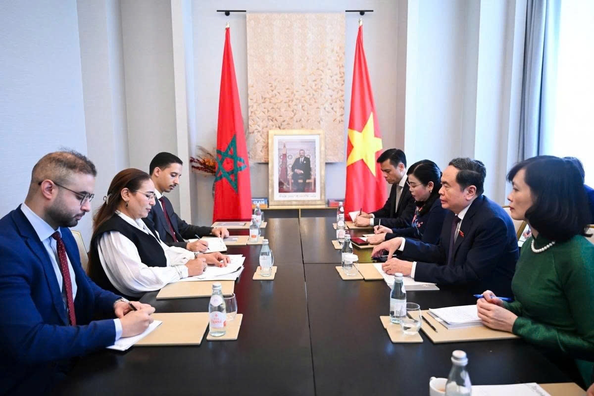 An overview of the meeting between Tran Thanh Man, Vietnamese National Assembly Chairman, meets with Lubna Srhiri, Chairwoman of the Morocco–Vietnam Parliamentary Friendship Group, in Rabat on July 26