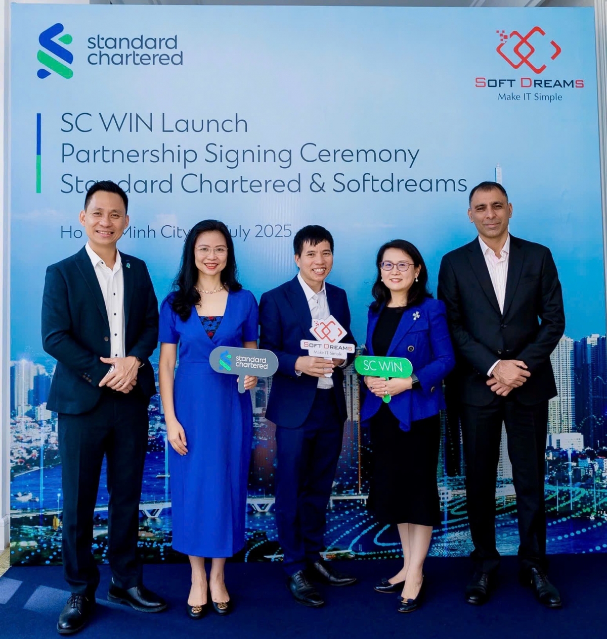 Delegates pose for a group photo 