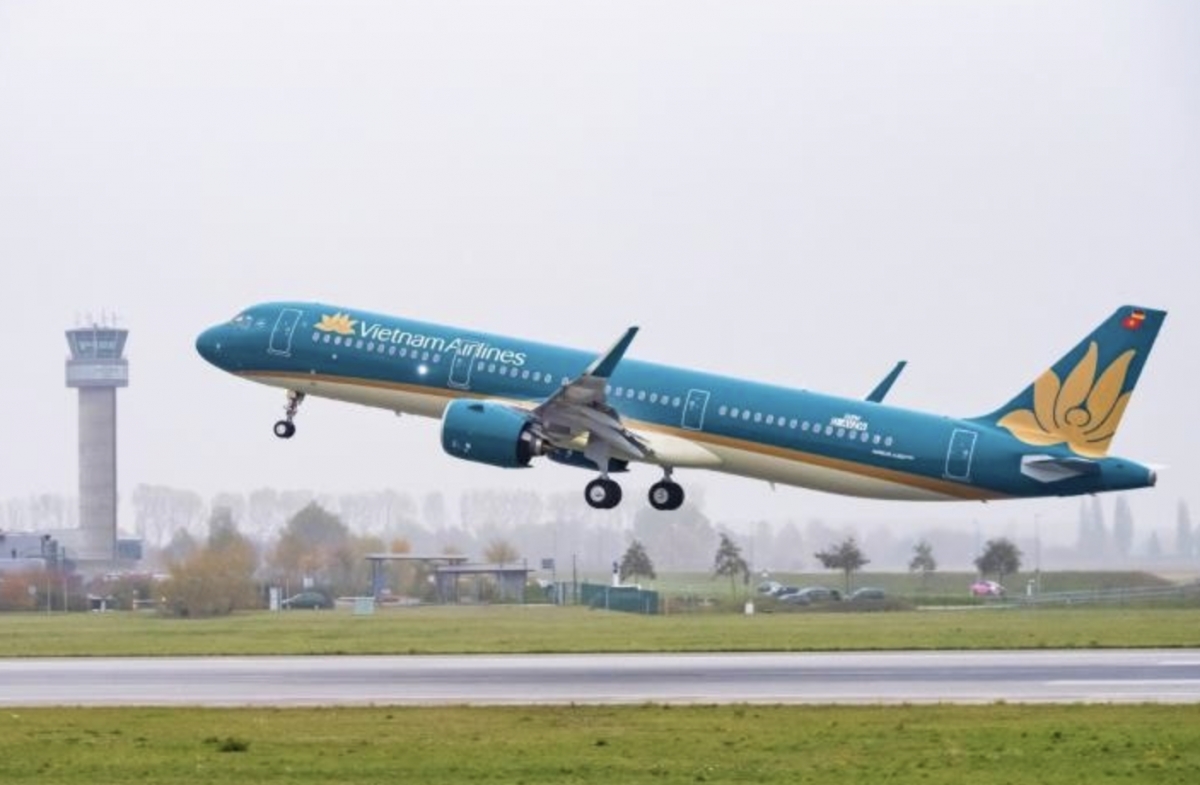 Starting July 3, members of Vietnam Airlines’ Lotusmiles frequent flyer programme can earn miles when flying with Etihad Airways and redeem them for flights operated by Vietnam Airlines, Etihad Airways, or any other partner airline within the programme.(Photo: VNA)