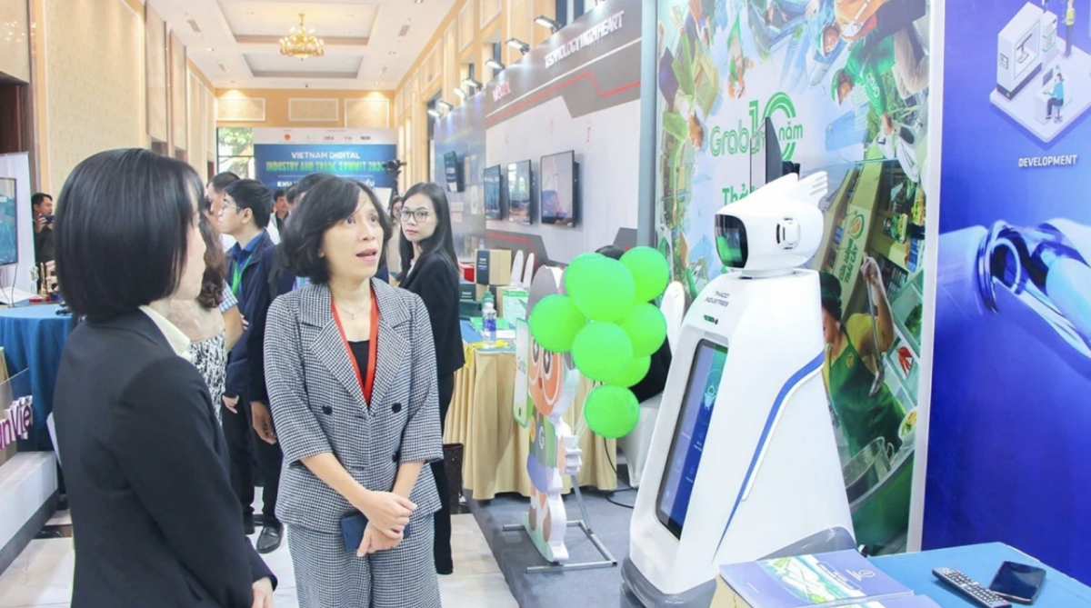 Cross-border e-commerce opens up new export opportunities but poses numerous challenges for businesses.