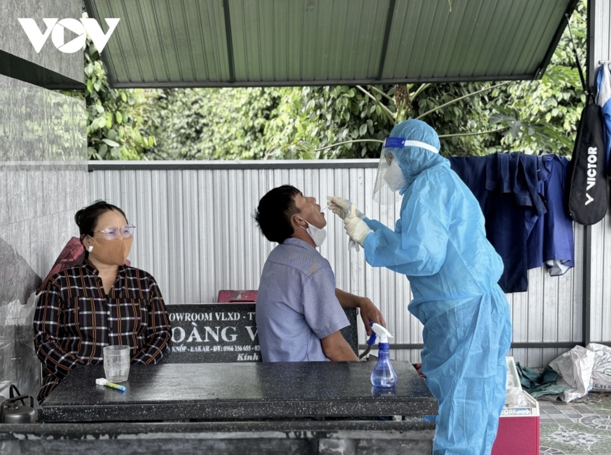 Samples are collected by the Dak Lak Provincial Centre for Disease Control for testing.