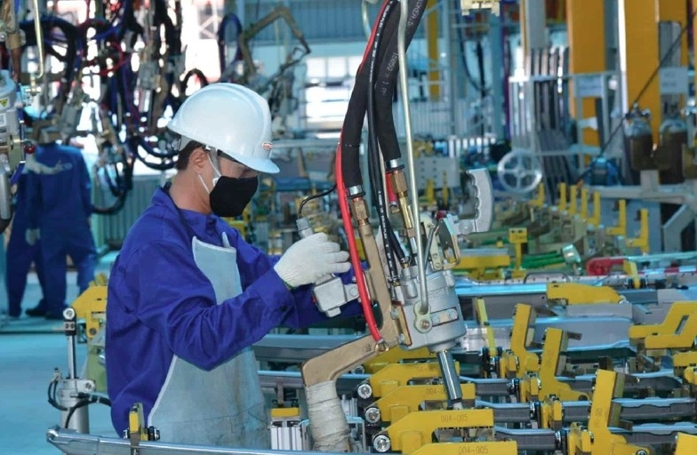 PMI drops in June amid sharp fall in new export orders (Photo: vneconomy.vn)