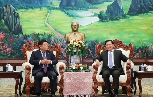 Lao Party General Secretary and President of Laos Thongloun Sisoulith and Vietnamese Deputy Prime Minister Nguyen Chi Dung (L) at their meeting in Vientiane on July 9 (Photo: VNA)