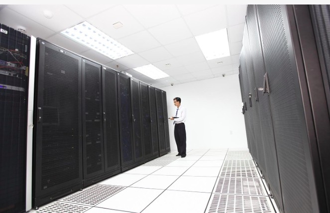 A consortium of major investors - G42, FPT Group, VinaCapital, and Viet Thai Group - plans to invest in a US$2 billion hyperscale data centre in HCM City (Photo: baodautu.vn)