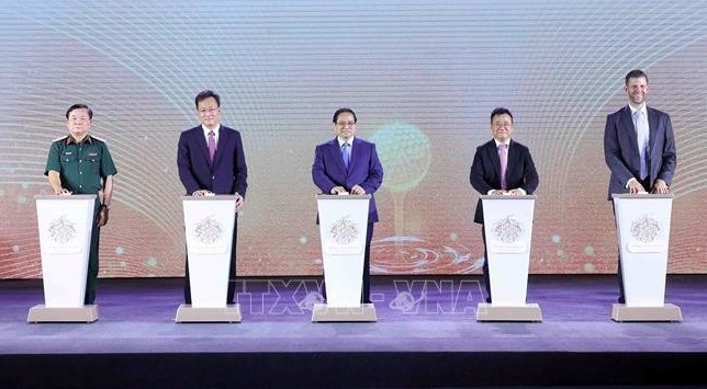 Prime Minister Pham Minh Chinh (centre) attends the groundbreaking ceremony of the urban complex, eco-tourism, and golf course project in Hung Yen province, one of more than 20 projects of the Trump Group of the US in the world. (Photo: VNA)