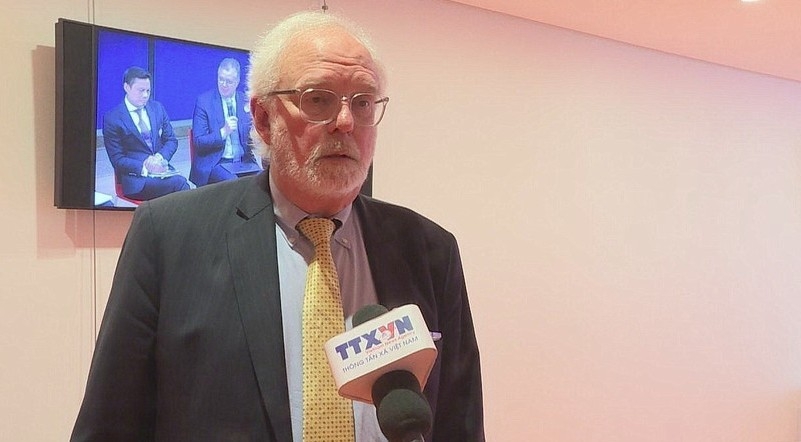 Former US Ambassador to Vietnam David B. Shear speaks to a Vietnam News Agency  correspondent in New York. (Photo: VNA)