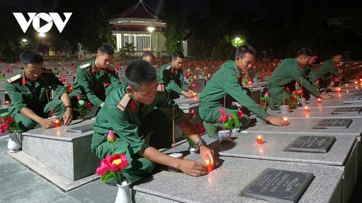 Thousands of Vietnamese youth are to hold candle-lighting ceremonies at martyrs’ cemeteries and memorial sites nationwide to pay tribute to fallen heroes