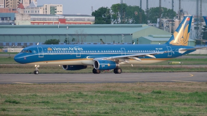 Vietnam Airlines flight makes emergency landing to assist Korean passenger on July 23. (Photo: Vietnam Airlines)