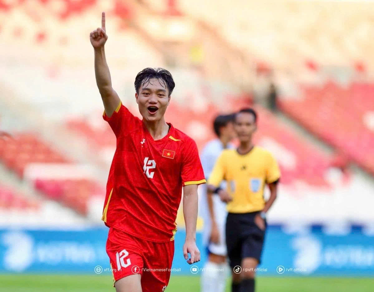 Xuan bac scores the decisive goal for Vietnam in their 2-1 win over the Philippines in the first 2025 ASEAN U23 Championship semifinal on July 25. (Photo: VFF)