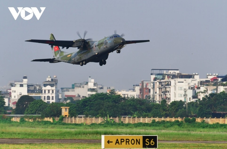 While C212s fly in formation, C295 conducts solo takeoff and landing drills at Gia Lam Airport