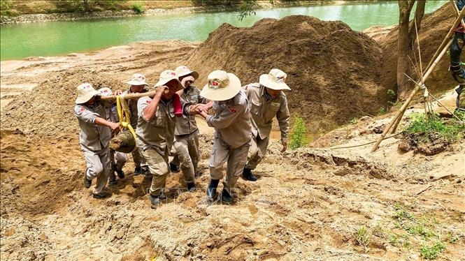 Bomb weighing more than 220kg is discovered found at the entrance of Phong Nha cave (Photo: VNA)