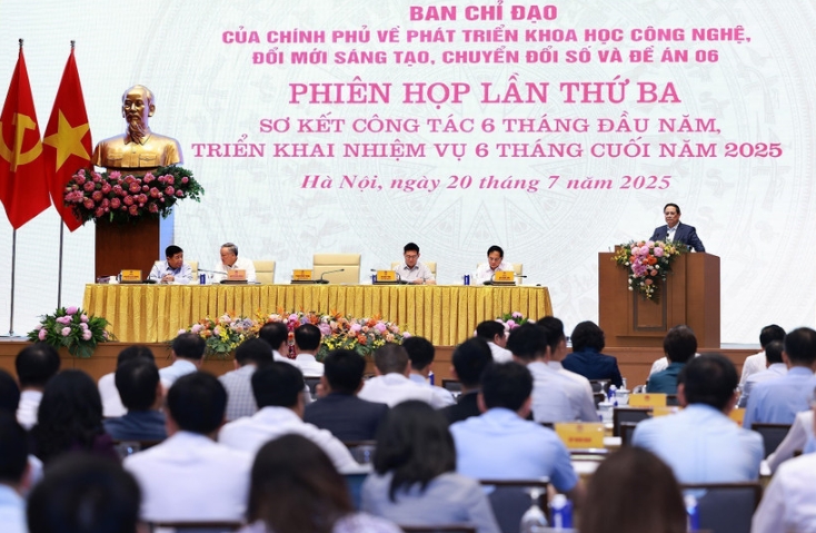 Prime Minister Pham Minh Chinh presides over the third meeting of the Government’s steering committee for science – technology development, innovation, digital transformation, and Project 06 in Hanoi on July 20.