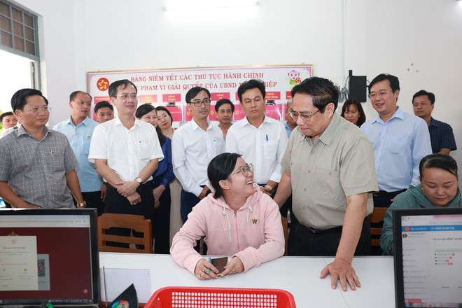 Prime Minister Pham Minh Chinh inspects the operation of the two-tier local administration in Dong Thap province.
