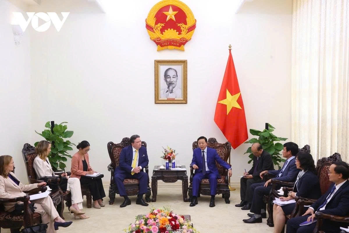 Vietnamese Deputy Prime Minister Tran Hong Ha and US Ambassador to Vietnam Marc Knapper during their meeting in Hanoi on July 9