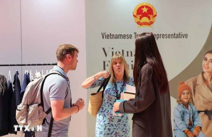 The Vietnamese pavilion captures significant attention from British and international retailers (Photo: VNA)