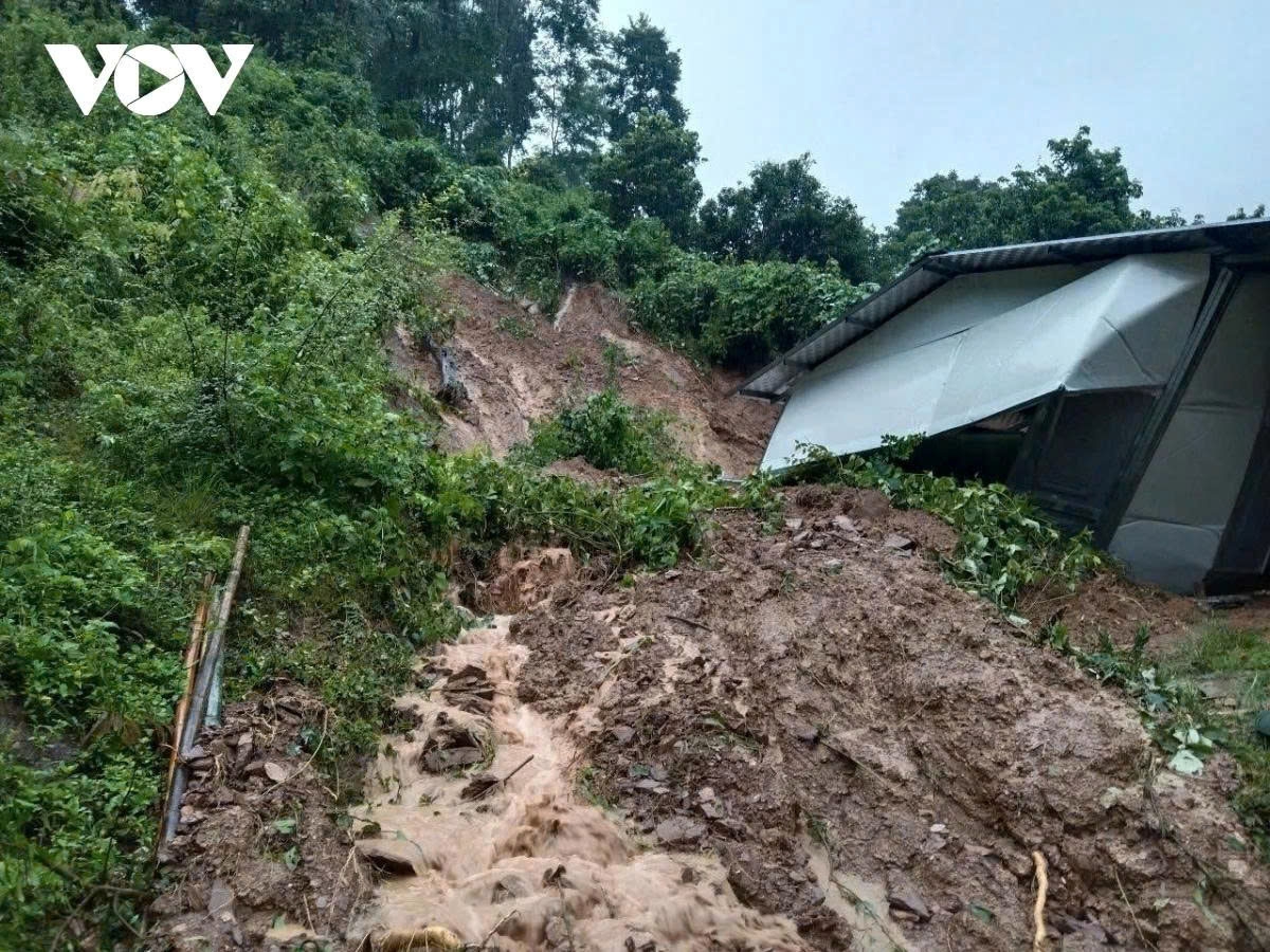 Meteorologists have warned about a high risk of flash floods, landslides, and severe flooding in low-lying areas in Nghe An in the wake of Typhoon Wipha