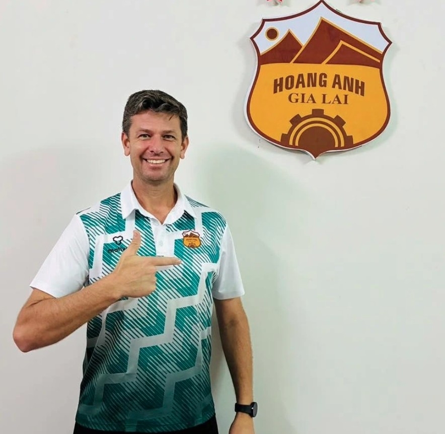 HAGL sign goalkeeper coach Higor Felliny Cruz