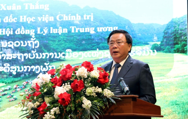 Prof. Dr. Nguyen Xuan Thang, President of the Ho Chi Minh National Academy of Politics and Chairman of the Central Theory Council, addresses the seminar. (Photo: VNA)