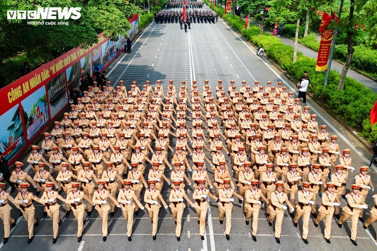 The female traffic police officers, who are normally responsible for directing traffic, handling violations, assisting road users, and ensuring safety at public events, are now, during the training sessions, required to march in unison, turn precisely, and salute in perfect synchronisation as part of the formation.